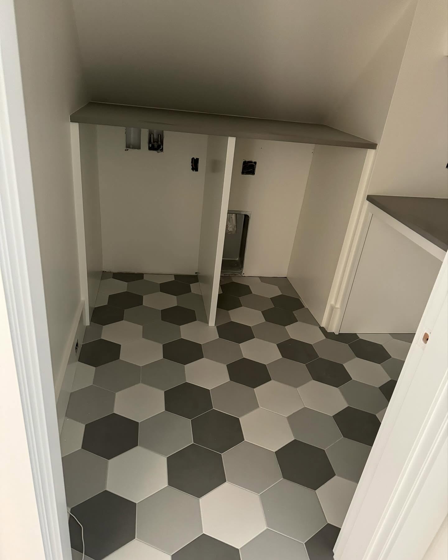 RW Tile geometric tile floor