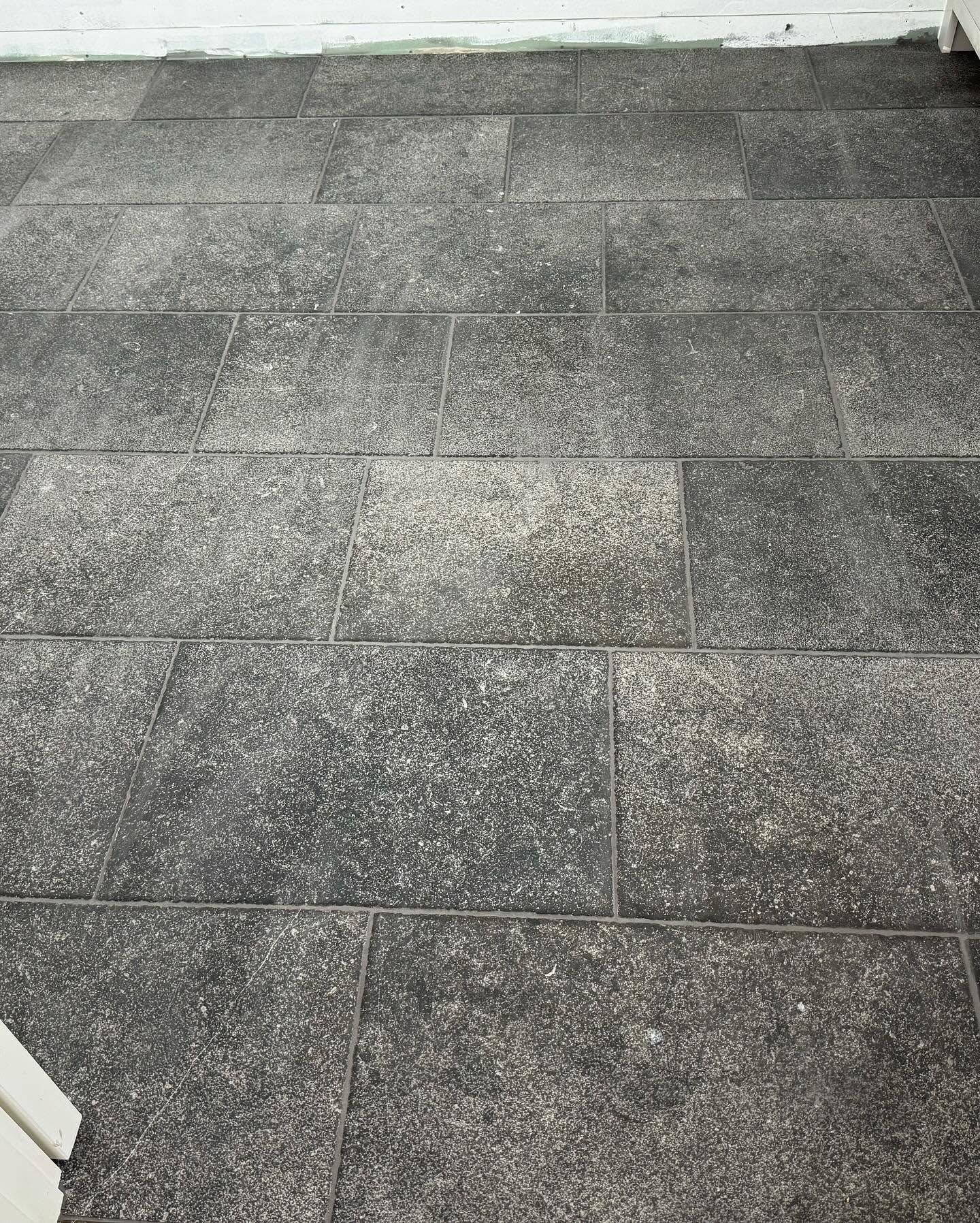 Stone-look floor